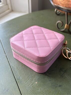 🧡 2/$15 🧡 Pink Quilted Travel Jewelry Case - Compact Women's Organizer